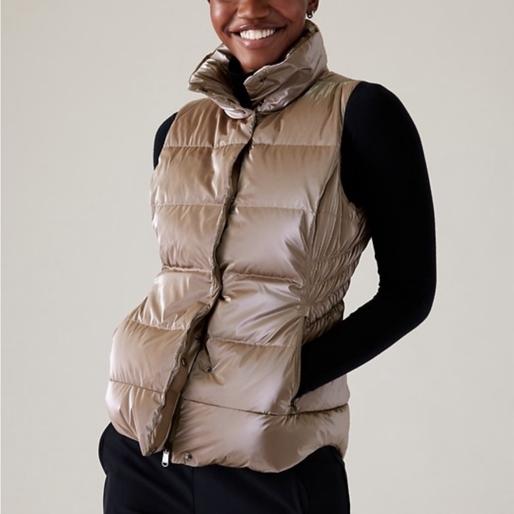 Athleta Downtown Puffer Vest in Pyrite